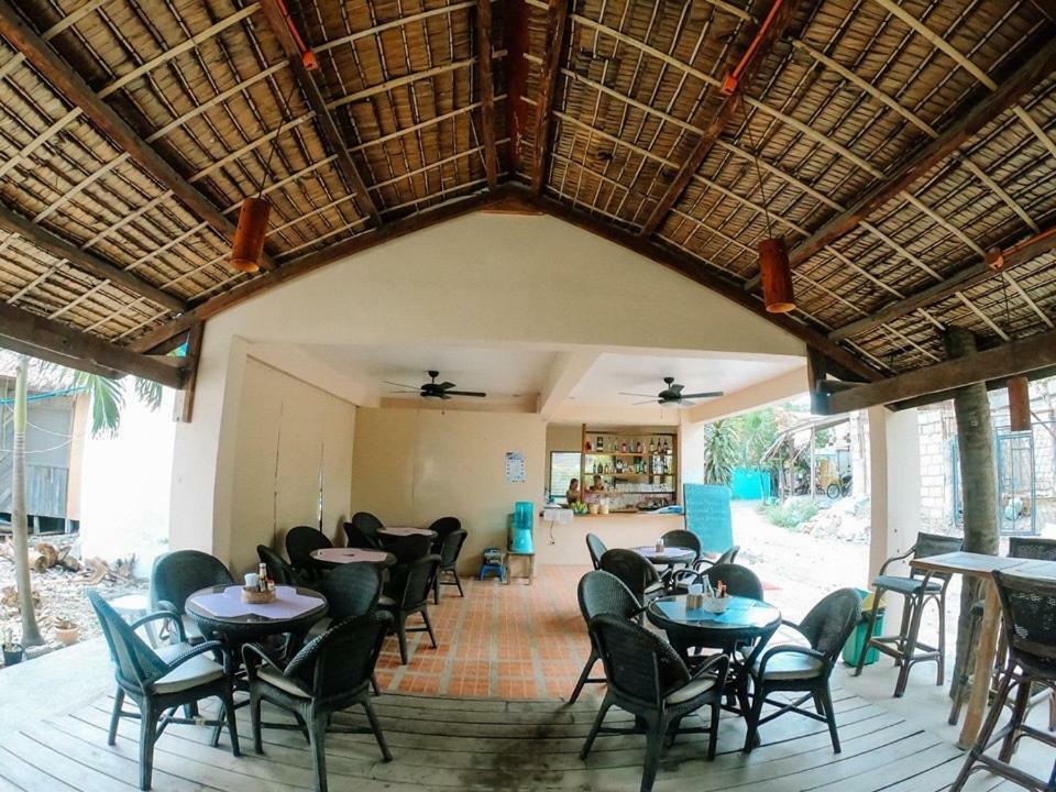 Pescador View - Beachfront & Nearby The Ocean Hostels & Restaurant Moalboal Eksteriør billede